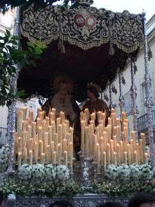La candeleria es de plata cofradiera entre 1947 y 1954 de Manuel Gabella Baeza 
